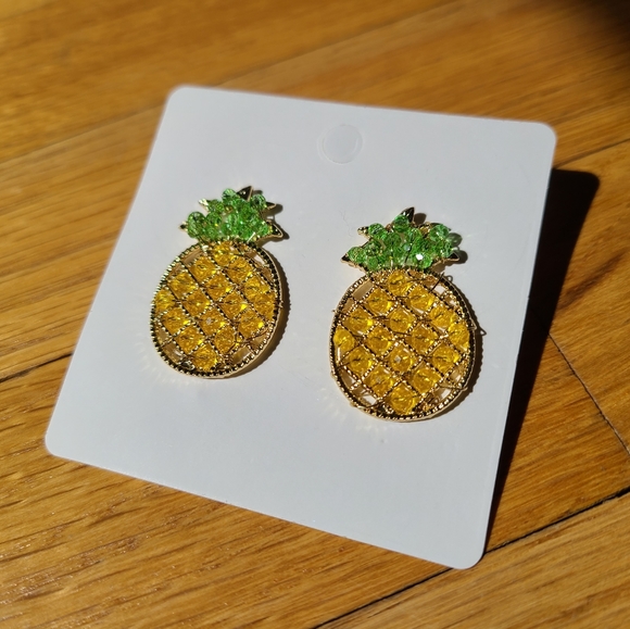 🍍 Pineapple Crystal Earrings Brand New - Picture 2 of 9